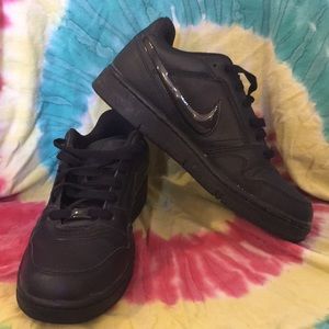 Black Nike Air force  lowtops